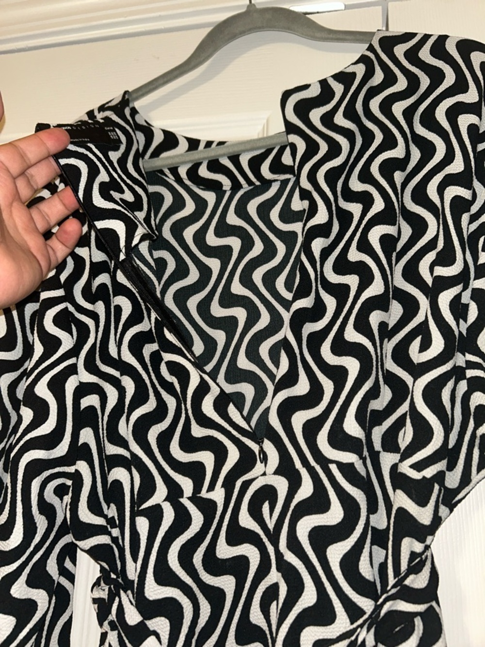 ASOS Curve Black & White Maxi Dress 20 - Picture 6 of 7